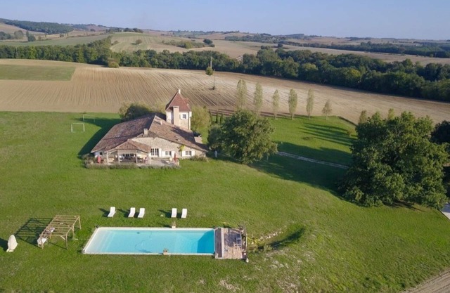 Beautiful Villa, Magnificent Setting, Stunning Views, Large Pool, All Facilities