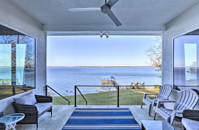 Beautiful Waterfront Getaway with Dock!