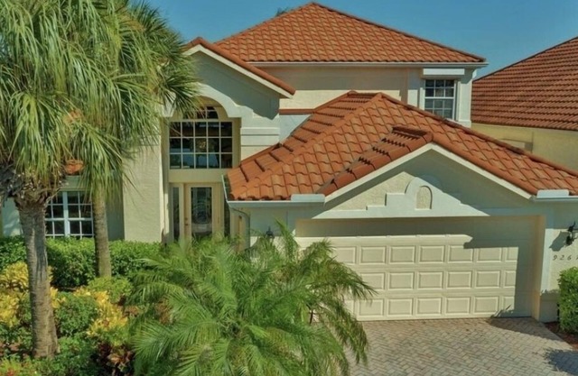 Beautiful Waterfront Golf House!