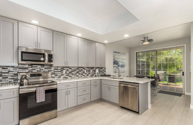 Beautiful Waterfront Villa in Gilbert