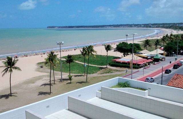 Beautiful Well Equipped Flat - 100 m from the Beach with Sea View - Tambaú