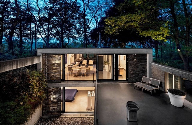 Beautiful wellness villa in nature on the Bergvliet estate with unique architecture, with a golf course in front of the door