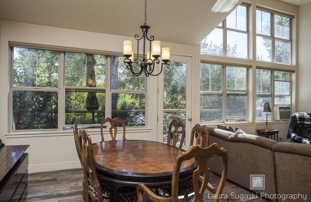 Beautiful Willits Townhouse 5 minutes from Whole Foods, restaurants and bars!