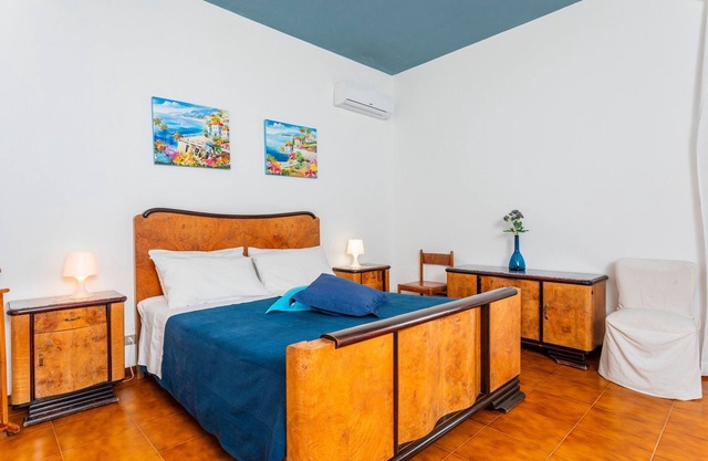 Bed and Breakfast 'Carolea' with Shared Pool, Wi-Fi and Air Conditioning