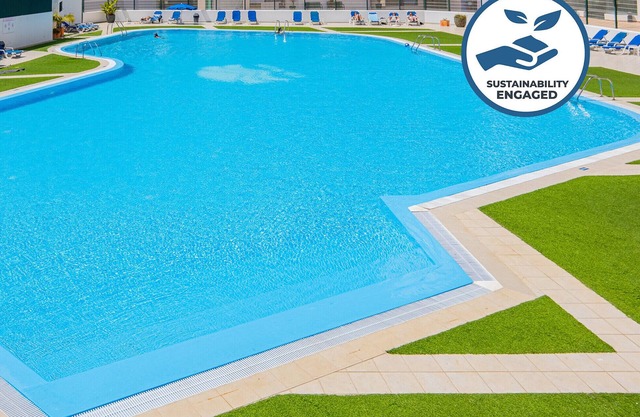 Bed Apt w/Sea View, Pool & Gym – Albufeira
