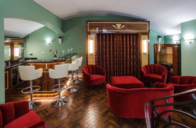 Bedford House Apartment: Sea-facing former celebrity home