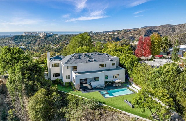 BEL AIR FAMILY ESTATE/GATED/POOL/BASKETBALL COURT/SMART-HOME/5 BEDROOM
