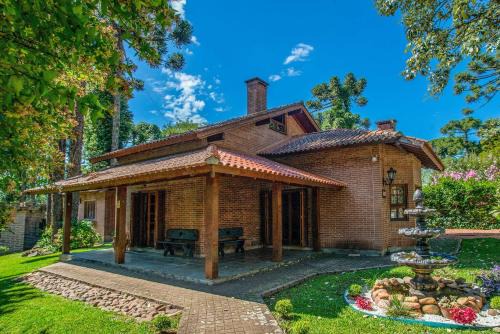 Bela casa estilo chalé em Canela RCF160