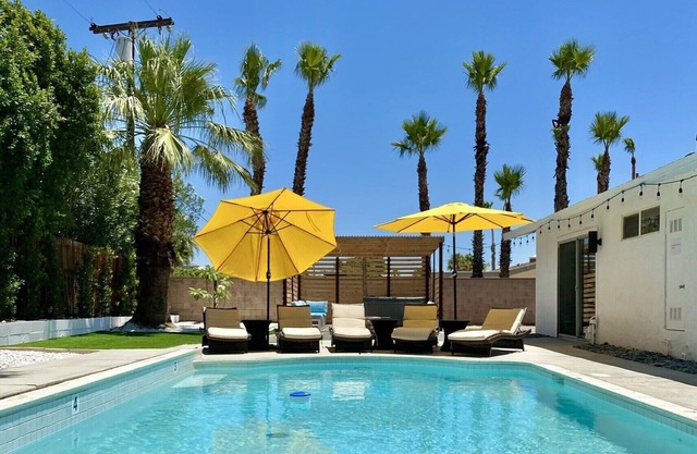 Bellamy Casa Blanca - Luxury 4Br, 2 Bathrooms with Private Pool.