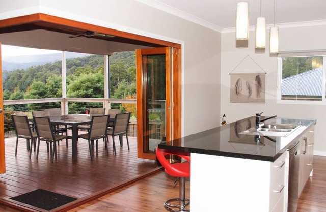 BELLARA - Double storey home away from home