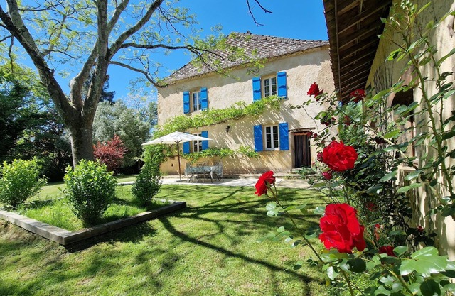Belle Maison de Campagne Avec Piscine Chauffée et Court de Tennis Privé en Gers