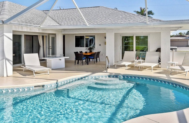 Belloccia with pool /spa best boating location