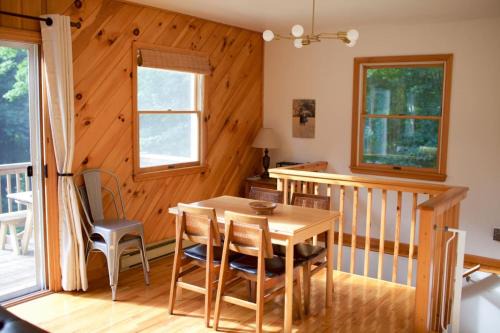 Bellwood Cottage 8-14min to all Roxbury Wed Venues