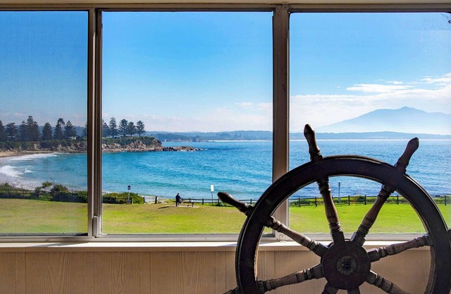 Bermagui Bay Beach House. Best location in Bermagui
