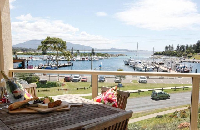Bermagui Stays - Penthouse Apartment - Amazing Views & Location