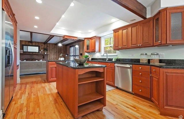 best Location 4bdr 3bath, 1GbWi-Fi, Not a basement 30+Day rental