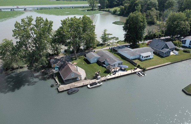 BEST LOCATION Water Front.Private Dock.Canoe.Kayak.PaddleBoard,GolfCourseCommnty