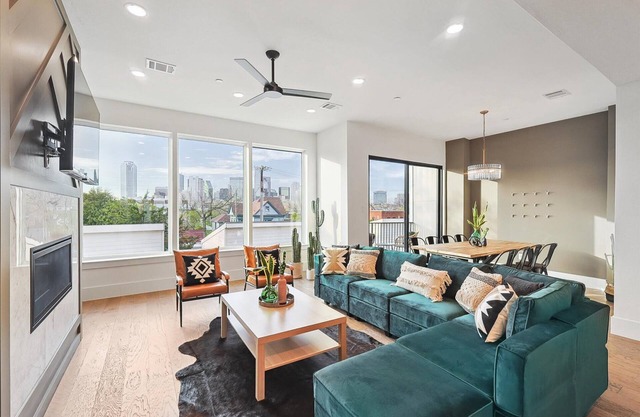Best of The Cedars - Dallas Views, Rooftop Luxury