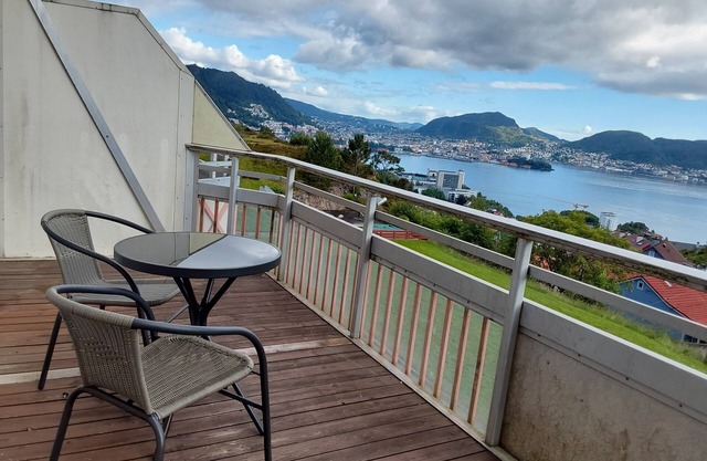Best View in Bergen - Stylish Apartment With Free Parking Near the City Centre