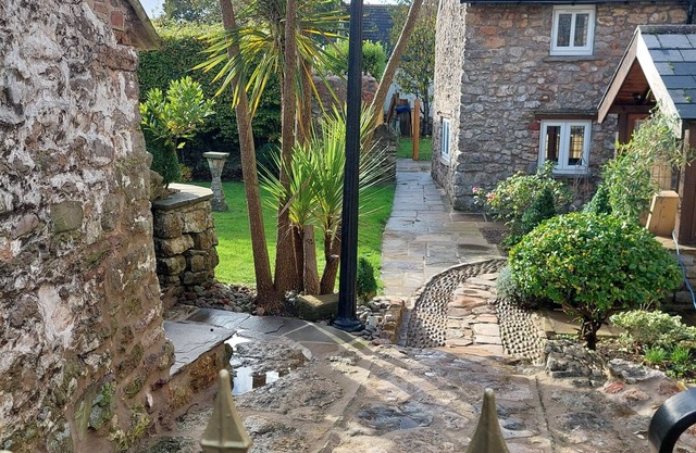 Beudy Ger Y Mor, PorthcawlnA two bedroom annexe attached to a charming farmhouse