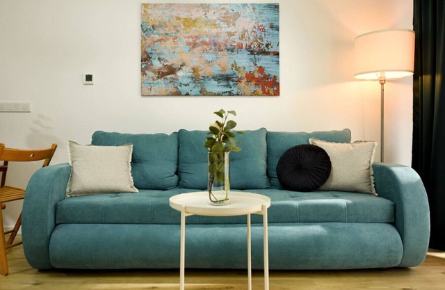 BEYOND ABSTRACT | Gorgeous 1BR Apt