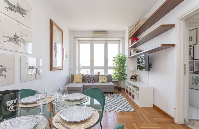 Biancamano Skyline view - 13th floor 1 bdr with balcony in Moscova/Sempione