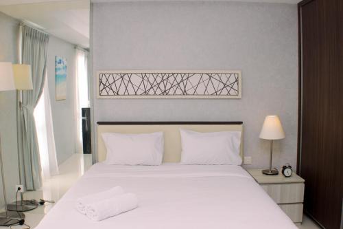 Big and Cozy Studio at Azalea Suites Apartment By Travelio