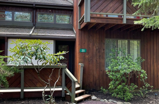 Big Boulder Lake Retreat- Summer Lake & Winter Ski