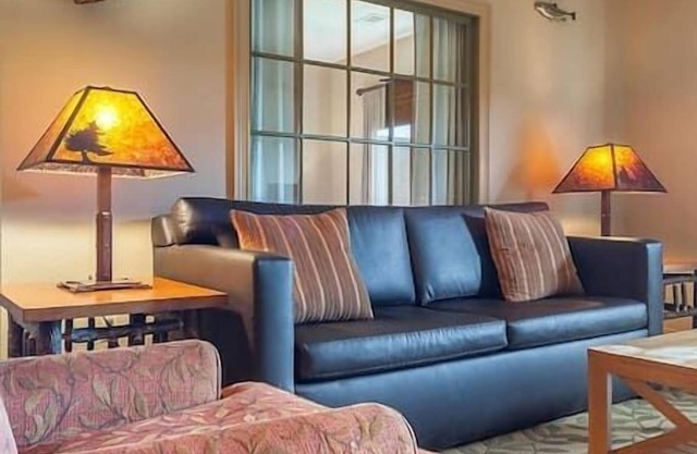 Big Cedar Wilderness Club Resort, Pool, fireplace!