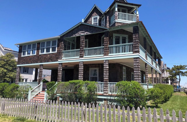 Big Charming Bay Head Beach House on East Ave -Ocean Views, Ping Pong, Big Yard!