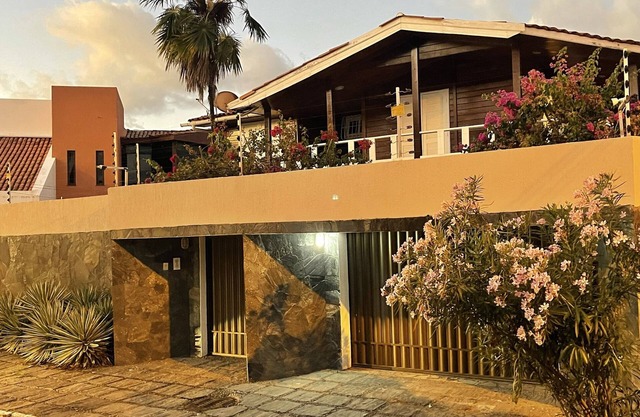 BIG HOUSE FOR SEASON (45) people