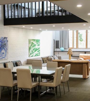 Big Modern Loft Apt - Central - 7 Beds, 9 Guests - Workers, Families, Groups, Teams