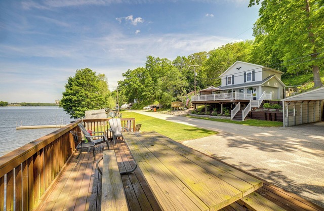Big Pine Island Lake Cottage w/Boat Dock & Kayaks