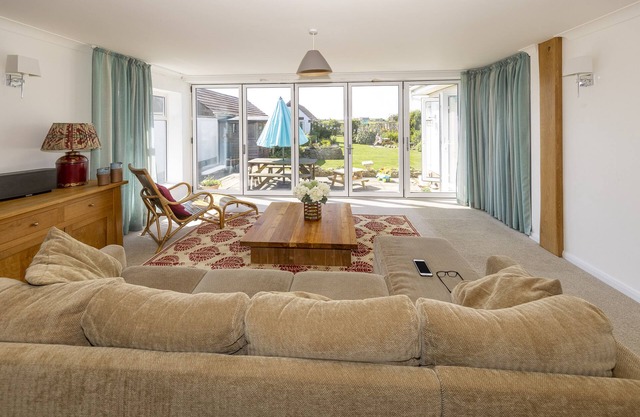 Big Sky-2 min walk Hive Beach Burton Bradstock . Parking Lg Gardens slps 10+ cot