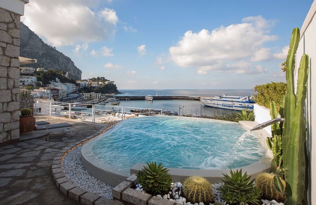 BIG VILLA WITH AMAZING INFINITY TERRACE JACUZZI SWIMMING POOL 10 MIN FROM "PIAZZETTA".