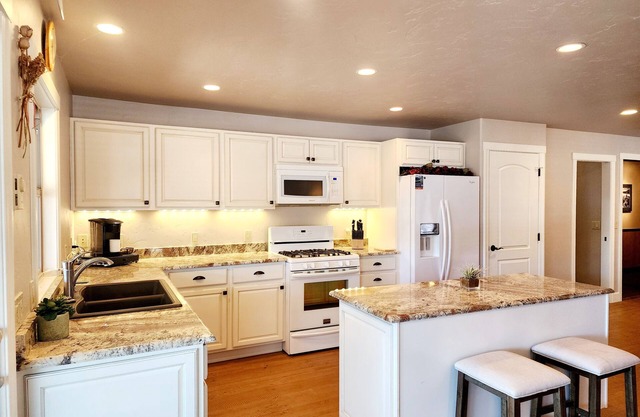 Bigfork Bay View Condo @ Historic Grand View Hotel