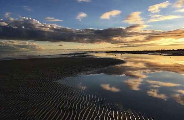 Billo house with large terrace overlooking the sea, three steps from the beach