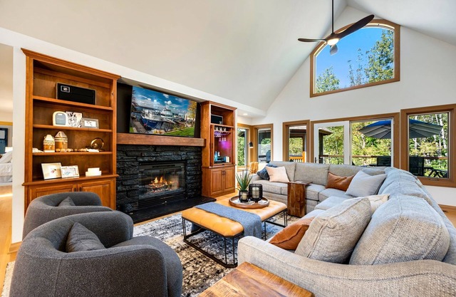 Birch Grove: 4 Bed, 3 Bath, Large Deck on 5 Acres