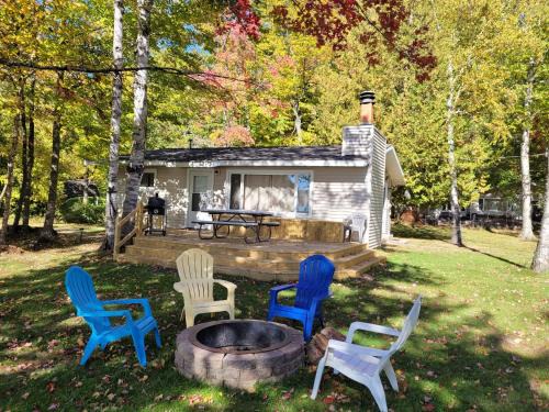 Birch Shores Resort - The Hemlock Cottage