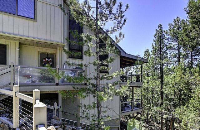 Birdhouse of Munds Park-Hot Tub, A/C, 5 Bdrms