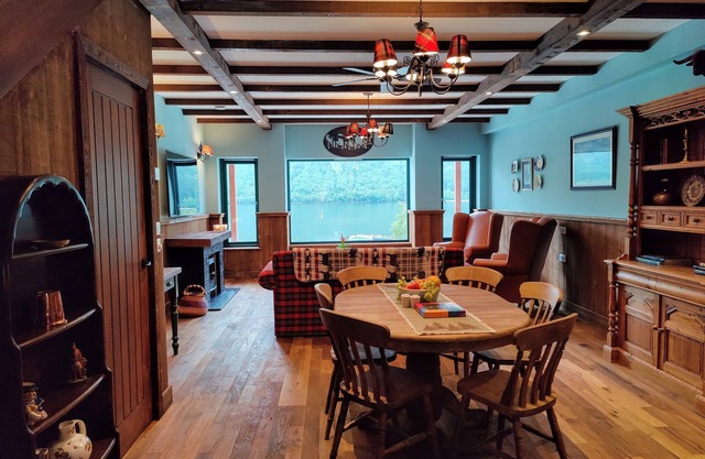 Black Sheep Hotels Cabins - Drover’s Den
