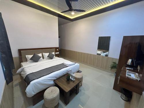 Blackberry Resort Pushkar - Nature with Pool