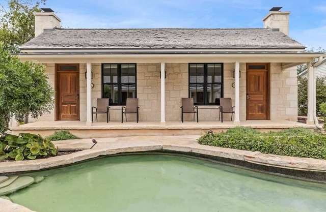 Blacksmith Quarters: The Octavia|1 Bd|Hot Tub