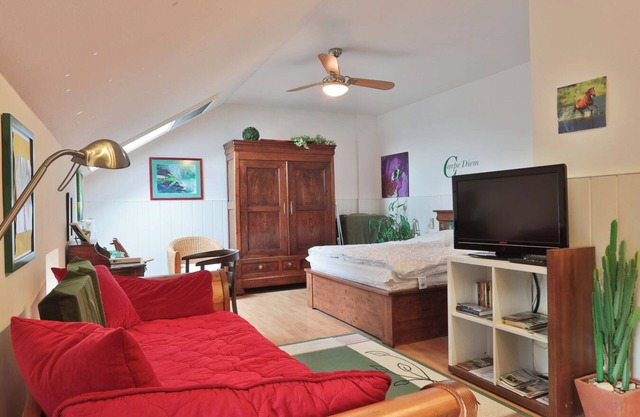 Blengow Manor App. 16