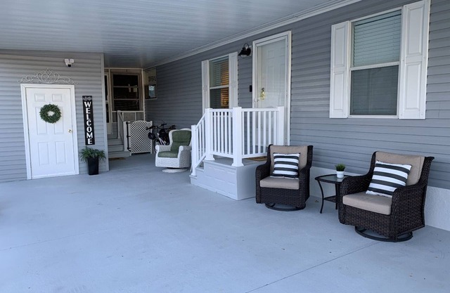 BLESSED NEST: 5mi to Disney, resort amenities, sleeps 8, gated, free golf cart