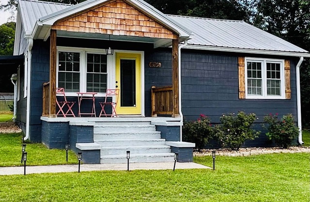 Blue Bungalow w/Free Golf Cart