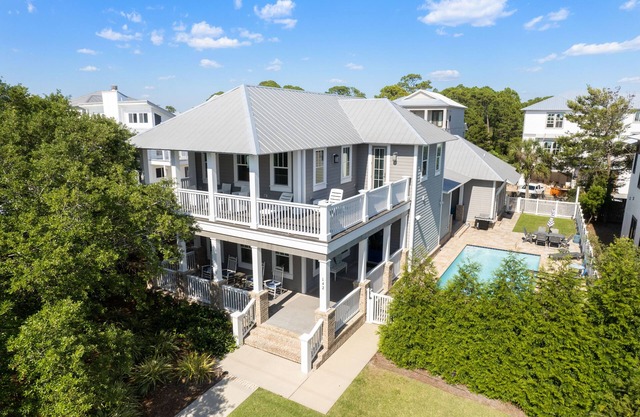 Blue Grouper – Steps to the Beach with Private Pool