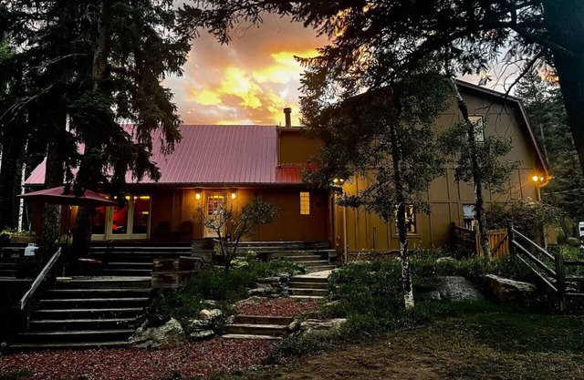 BlueBell Main House · Secluded Mountain Home w/Giant Great Room & Pond