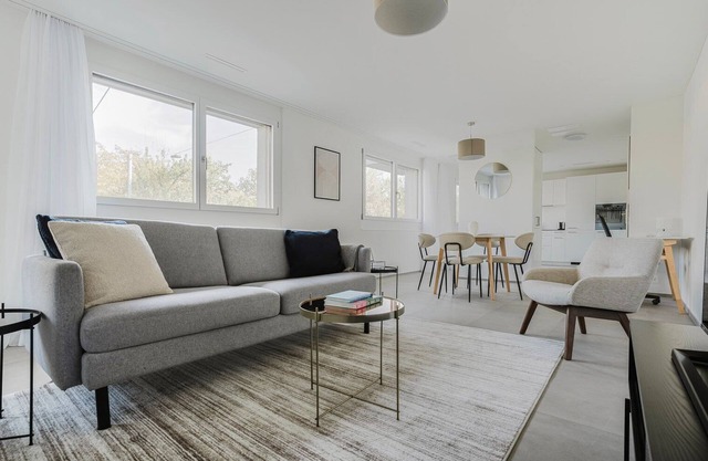 Blueground | Gewerbeschule, w/d, fully furnished