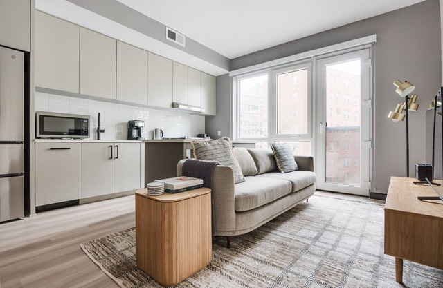 Blueground | Logan Circle, gym & w/d, nr metro